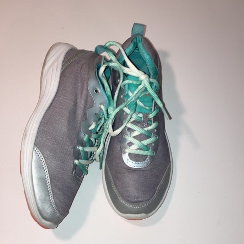 Vionic sneakers - Picture 2 of 3